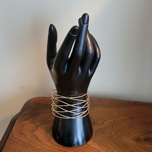 Gold Tone Bracelet NWOT - Picture 2 of 3